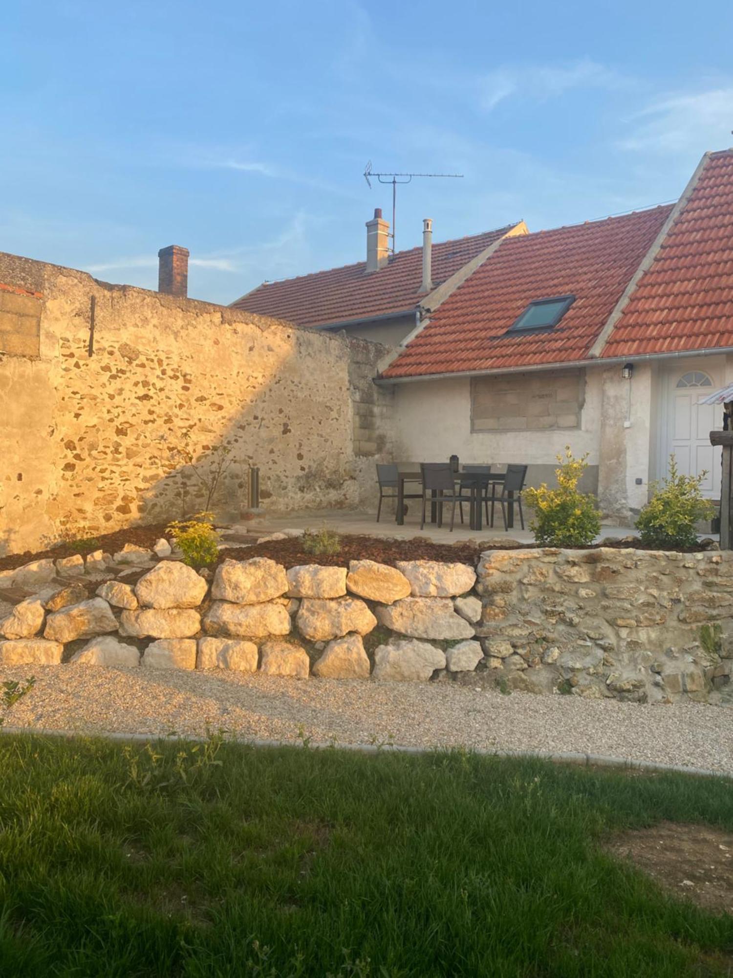 Appart Renove En Duplex Avec Terrasse Et Garage Bouleurs Exterior photo